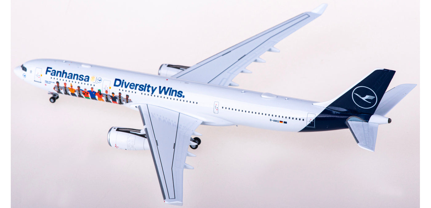 1:400 NG Models NG62049 Lufthansa Airlines Airbus A330-300 D-AIKQ+Free Tractor