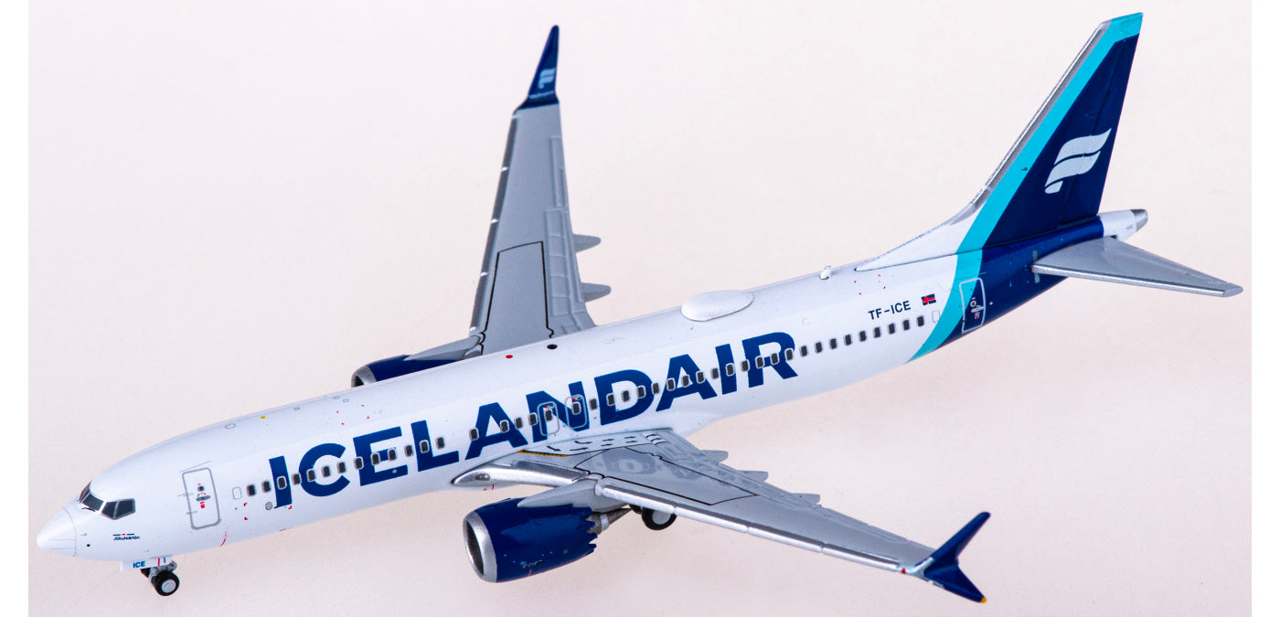 1:400 Geminijets GJICE2123 Icelandair Boeing 737 MAX 8 TF-ICE+Free Tractor