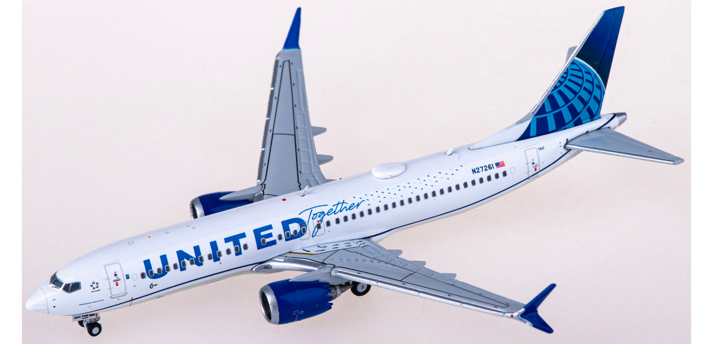 1:400 Geminijets GJUAL2074 United Airlines Boeing 737 MAX 8 N27261+Free Tractor