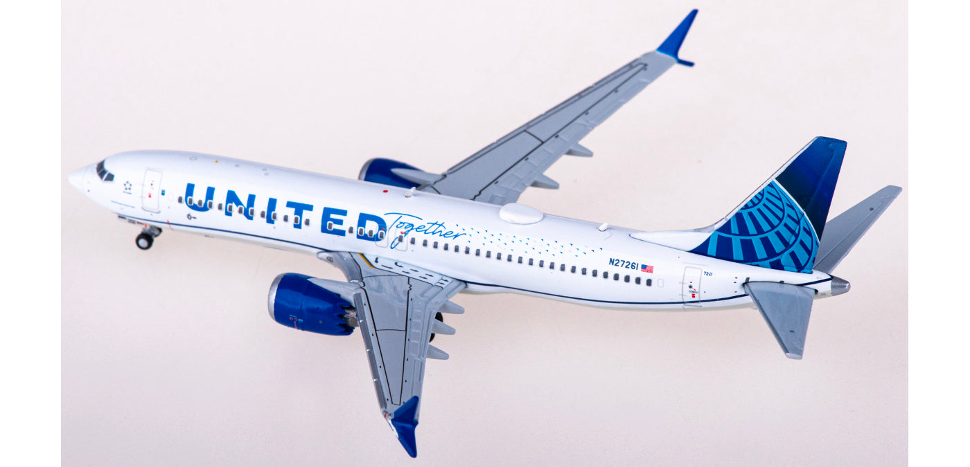 1:400 Geminijets GJUAL2074 United Airlines Boeing 737 MAX 8 N27261+Free Tractor