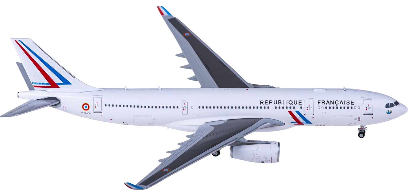 1:400 JC Wings LH4224 French Air Force Airbus A330-200 F-UJCS+Free Tractor