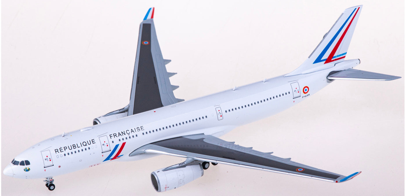 1:400 JC Wings LH4224 French Air Force Airbus A330-200 F-UJCS+Free Tractor