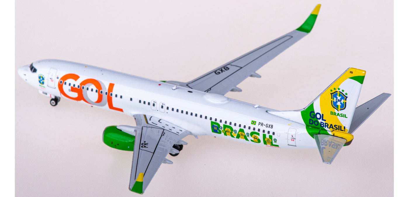 1:400 Phoenix PH04500 GOL Boeing 737-800 PR-GXB+Free Tractor