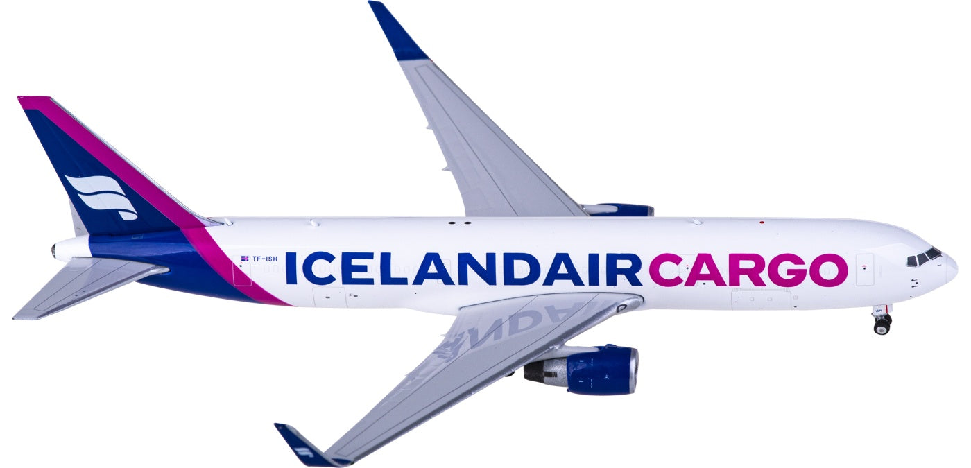 1:400 Phoenix PH11786 Icelandair Cargo Boeing 767-300ER TF-ISH+Free Tractor