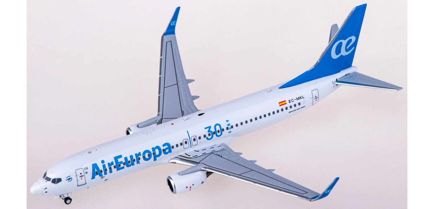 1:400 NG Models NG58170 Air Europa Boeing 737-800 EC-MKL+Free Tractor
