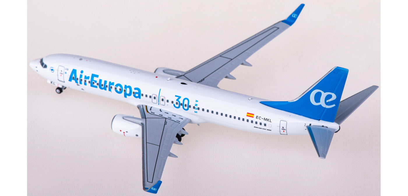 1:400 NG Models NG58170 Air Europa Boeing 737-800 EC-MKL+Free Tractor