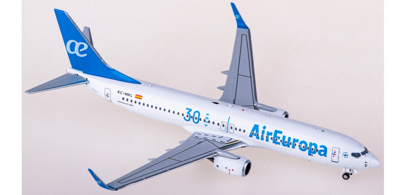 1:400 NG Models NG58170 Air Europa Boeing 737-800 EC-MKL+Free Tractor