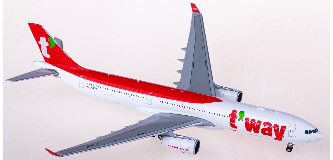 1:400 JC Wings LH4283 TwayAir Airbus A330-300 HL8501+Free Tractor