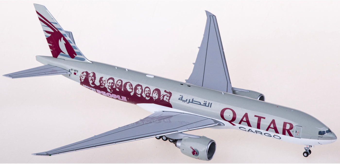 1:400 NG Models NG72025 Qatar Cargo Boeing 777F A7-BFG+Free Tractor