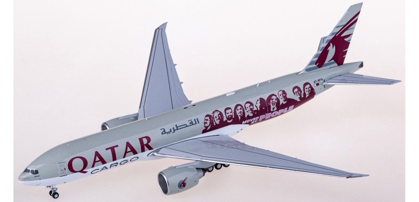 1:400 NG Models NG72025 Qatar Cargo Boeing 777F A7-BFG+Free Tractor