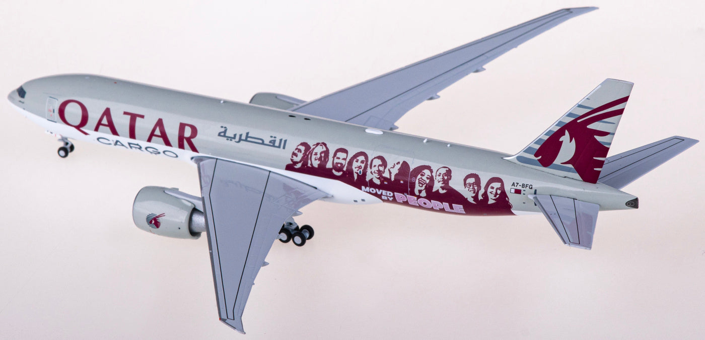 1:400 NG Models NG72025 Qatar Cargo Boeing 777F A7-BFG+Free Tractor