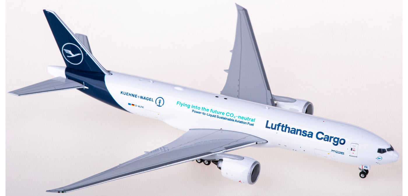 1:400 Phoenix PH04511 Lufthansa Cargo Boeing 777-200F D-ALFK+Free Tractor