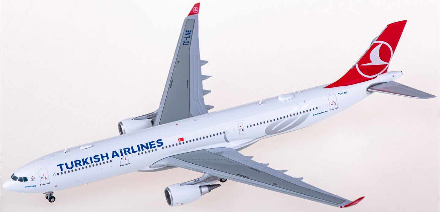 1:400 JC Wings EW4333013 Turkish Airlines Airbus A330-300 TC-LNE Aircraft Model+Free Tractor