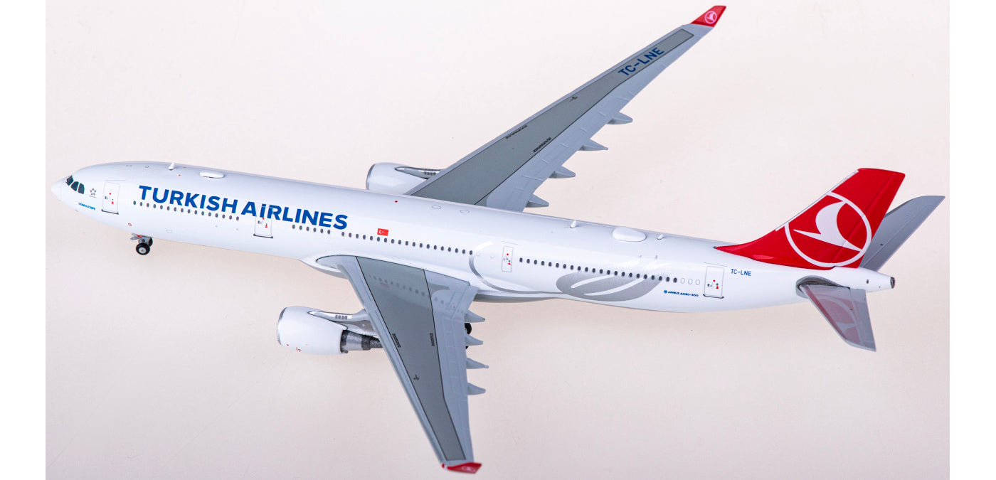 1:400 JC Wings EW4333013 Turkish Airlines Airbus A330-300 TC-LNE Aircraft Model+Free Tractor