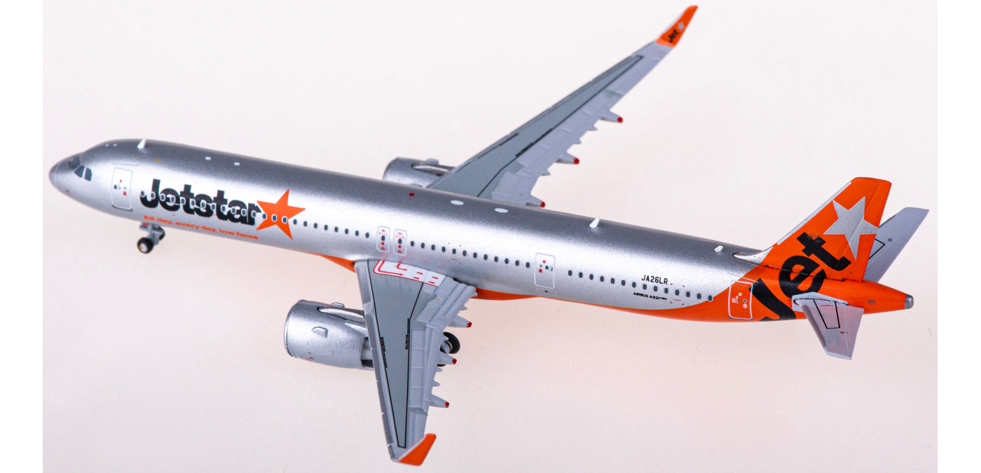 1:400 JC Wings EW421N011 Jetstar Airbus A321neo JA26LR+Free Tractor