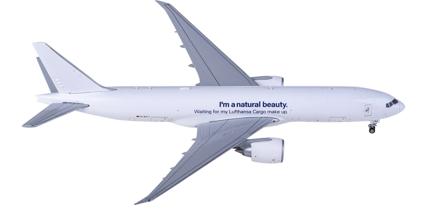 1:400 JC Wings XX40031 Lufthansa Boeing 777-200LRF D-ALFJ Aircraft Model+Free Tractor