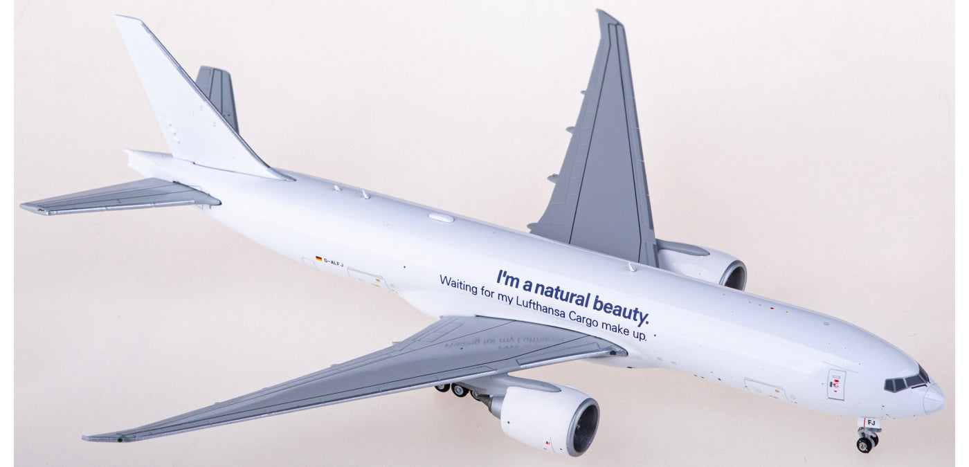 1:400 JC Wings XX40031 Lufthansa Boeing 777-200LRF D-ALFJ Aircraft Model+Free Tractor