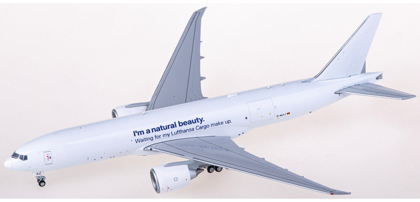 1:400 JC Wings XX40031 Lufthansa Boeing 777-200LRF D-ALFJ Aircraft Model+Free Tractor