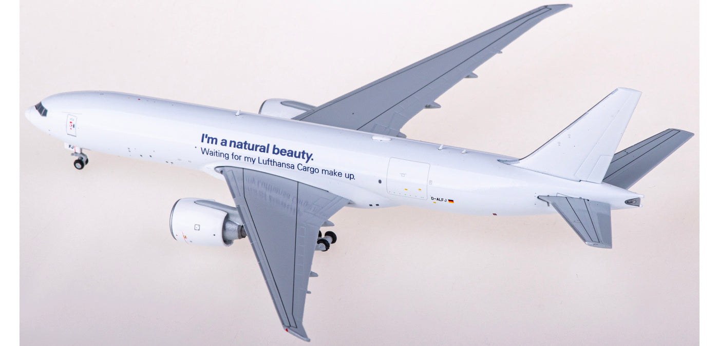 1:400 JC Wings XX40031 Lufthansa Boeing 777-200LRF D-ALFJ Aircraft Model+Free Tractor