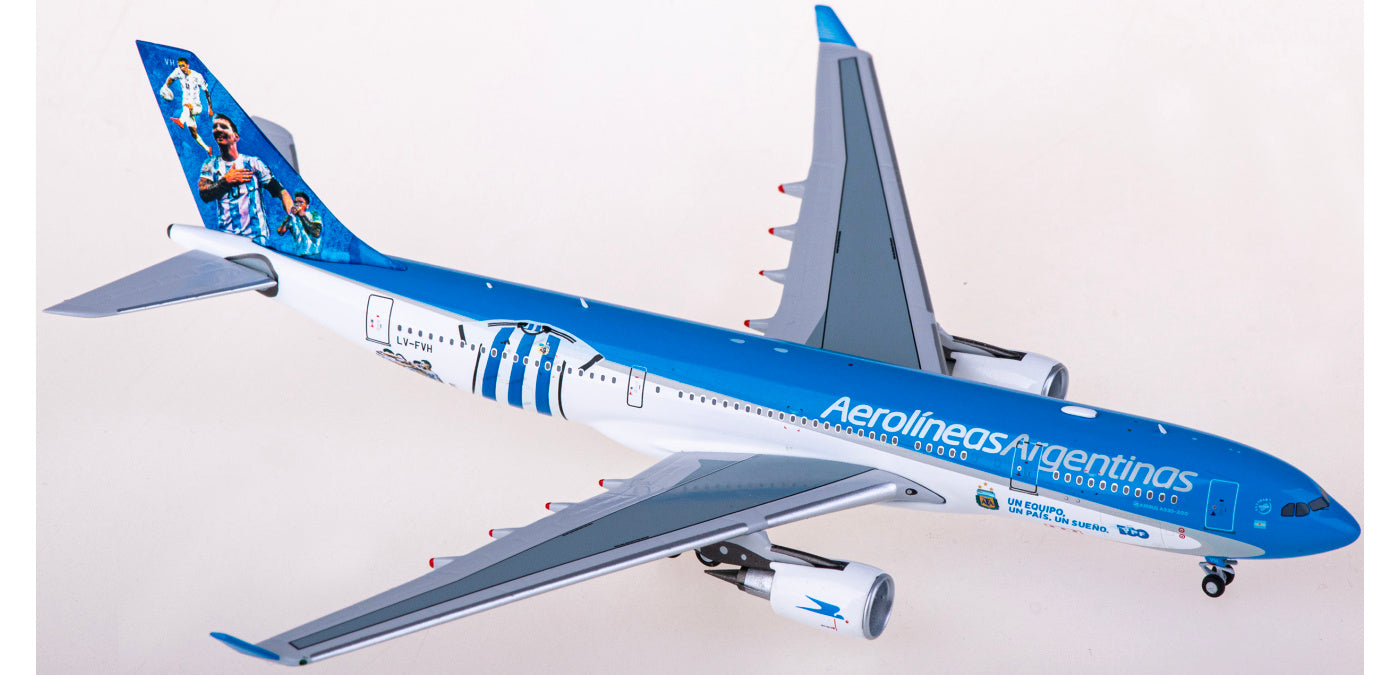 1:400 NG Models NG61060 Aerolíneas Argentinas Airbus A330-200 LV-FVH+Free Tractor