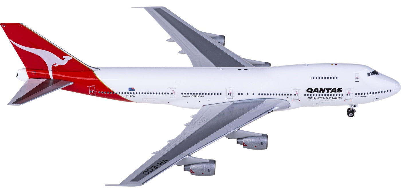 1:400 Phoenix PH04528 Qantas Airways Boeing 747-200 VH-ECC+Free Tractor