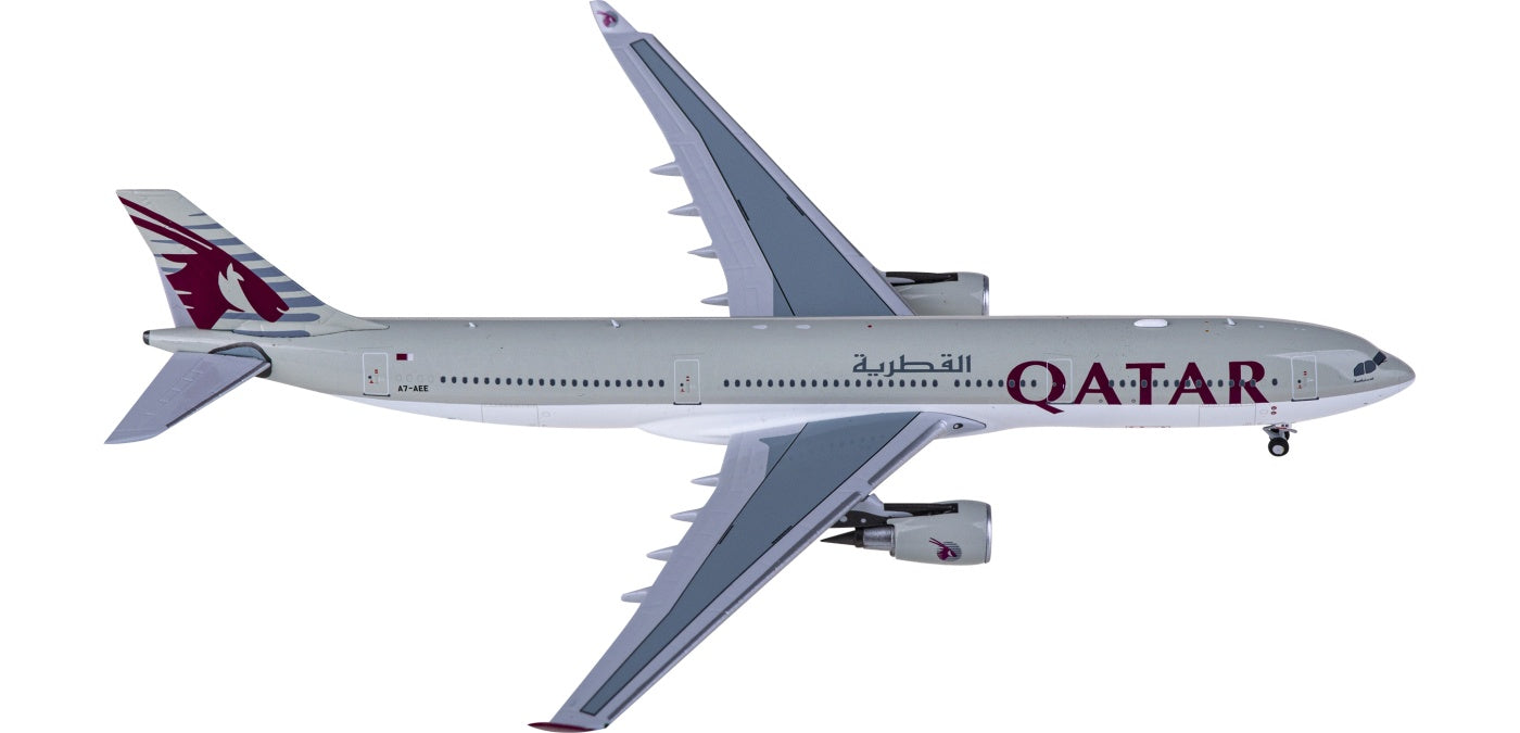 1:400 NG Models NG62037 Qatar Airways Airbus A330-300 A7-AEE+Free Tractor