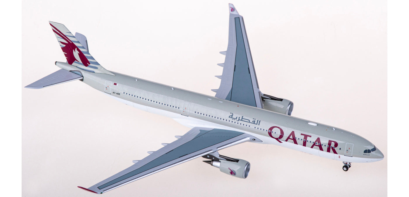 1:400 NG Models NG62037 Qatar Airways Airbus A330-300 A7-AEE+Free Tractor