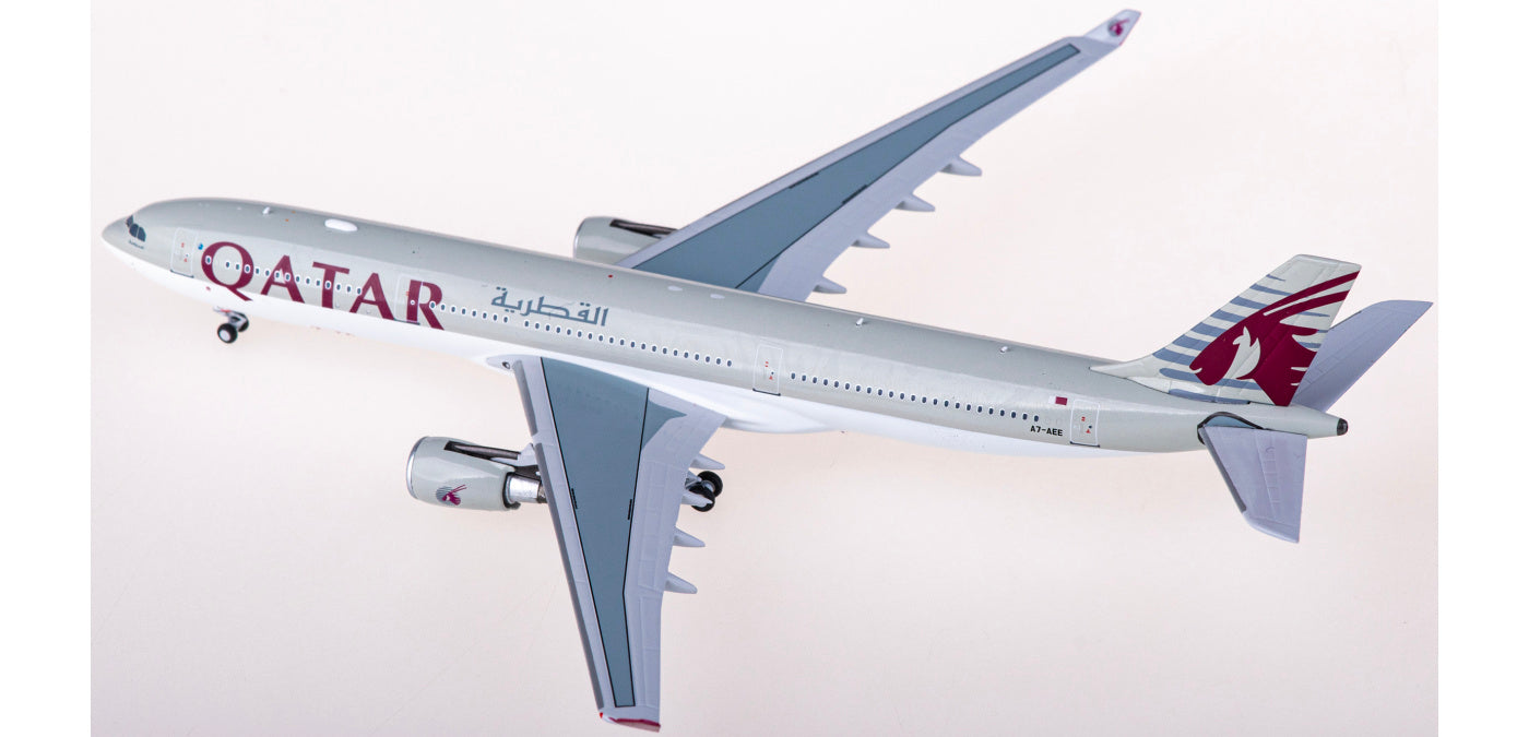 1:400 NG Models NG62037 Qatar Airways Airbus A330-300 A7-AEE+Free Tractor