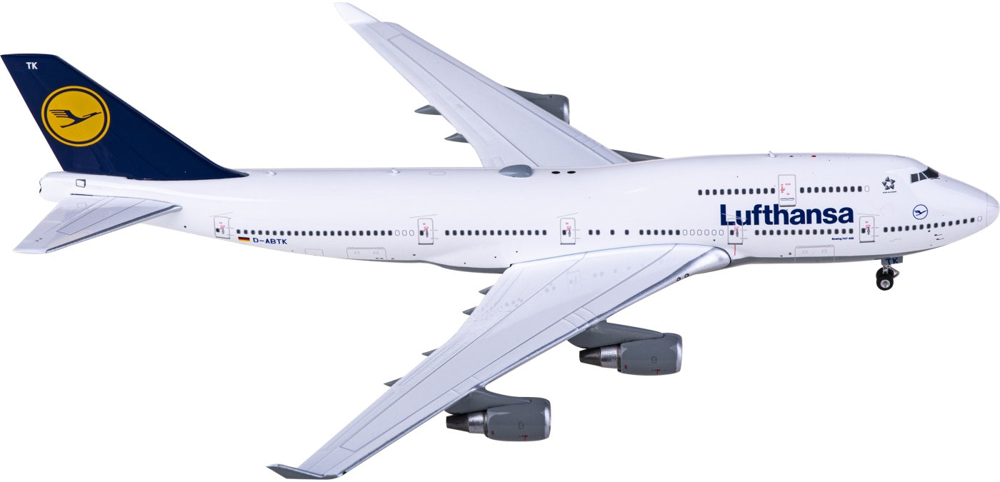 1:400 Phoenix PH04536 Lufthansa Airlines Boeing 747-400 D-ABTK+Free Tractor