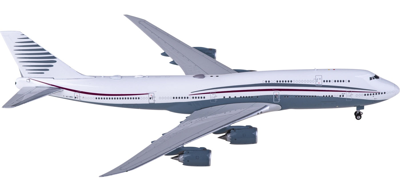 1:400 Phoenix PH04537 Qatar Amiri Flight Boeing 747-8 BBJ A7-HBJ+Free Tractor