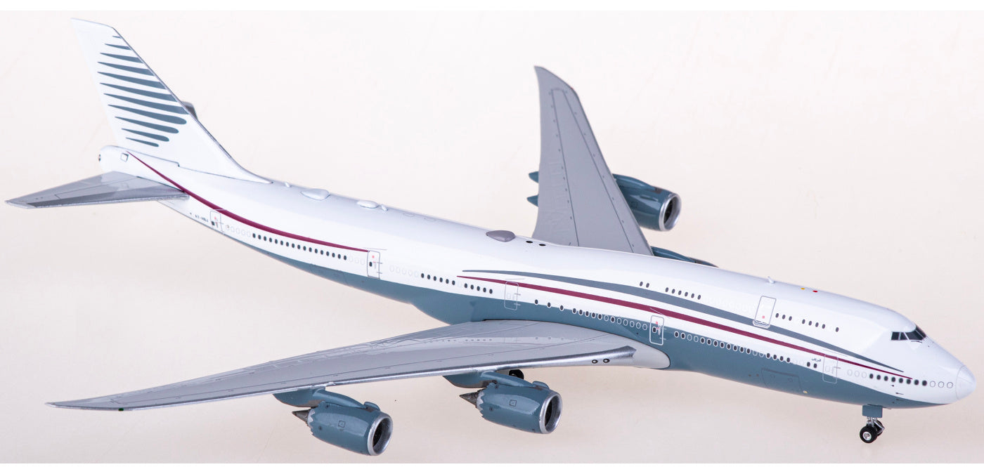 1:400 Phoenix PH04537 Qatar Amiri Flight Boeing 747-8 BBJ A7-HBJ+Free Tractor