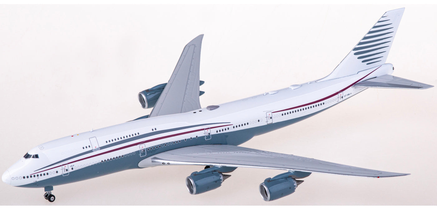 1:400 Phoenix PH04537 Qatar Amiri Flight Boeing 747-8 BBJ A7-HBJ+Free Tractor