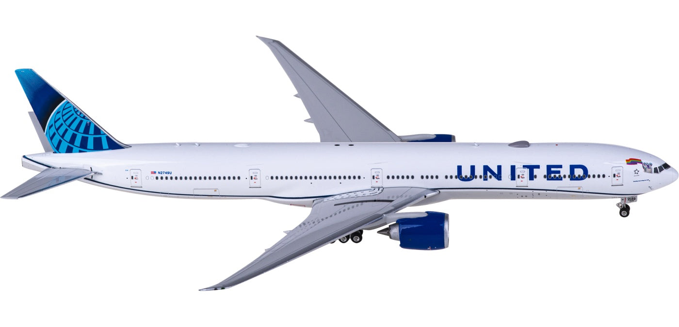 1:400 Phoenix PH04550 United Airlines Boeing 777-300ER N2749U+Free Tractor