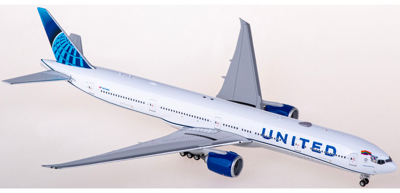 1:400 Phoenix PH04550 United Airlines Boeing 777-300ER N2749U+Free Tractor