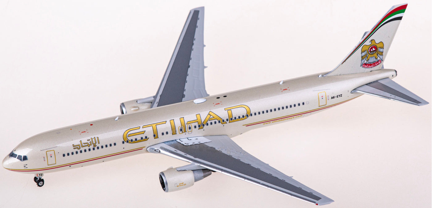 1:400 Phoenix PH11815 Etihad Airways Boeing 767-300ER A6-EYZ+Free Tractor