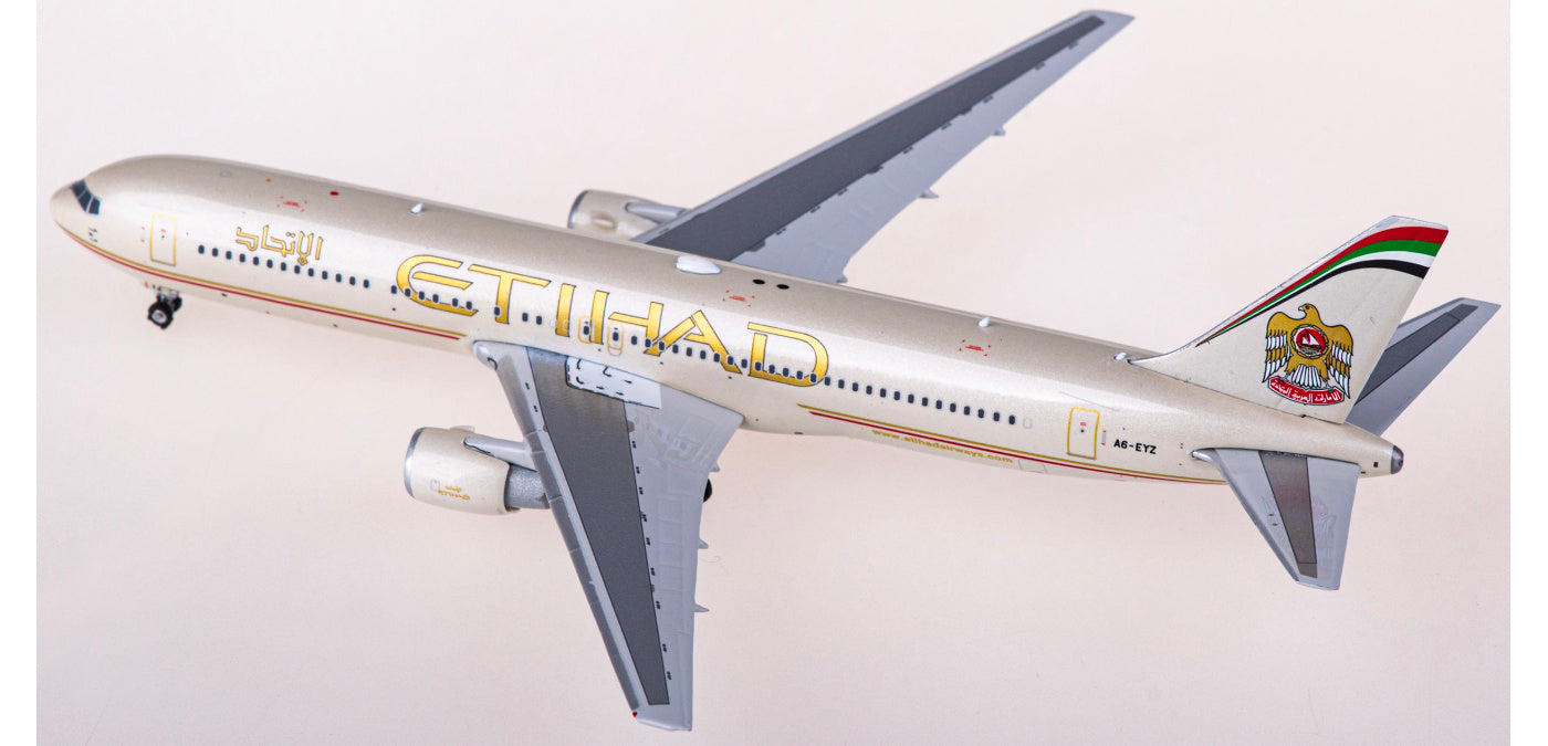 1:400 Phoenix PH11815 Etihad Airways Boeing 767-300ER A6-EYZ+Free Tractor