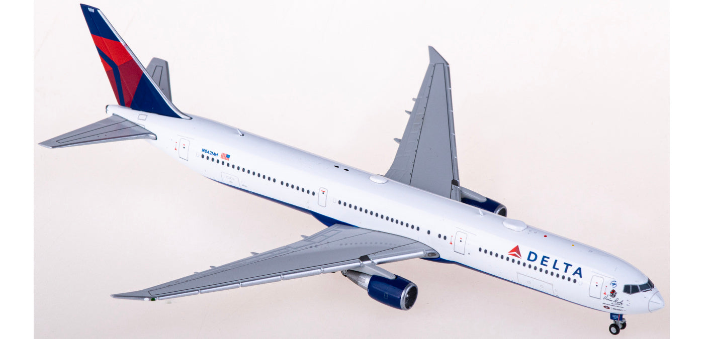 1:400 Geminijets GJDAL2153 Delta Air Lines Boeing 767-400ER N842MH Aircraft Model+Free Tractor