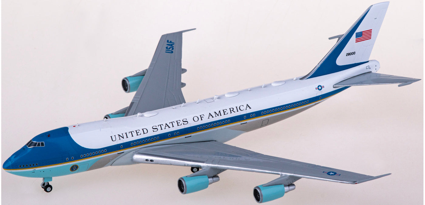 1:400 Geminijets GJAFO2173 USAF Boeing 747-200 VC-25A 82-8000 Air Force One  Aircraft Model+Free Tractor