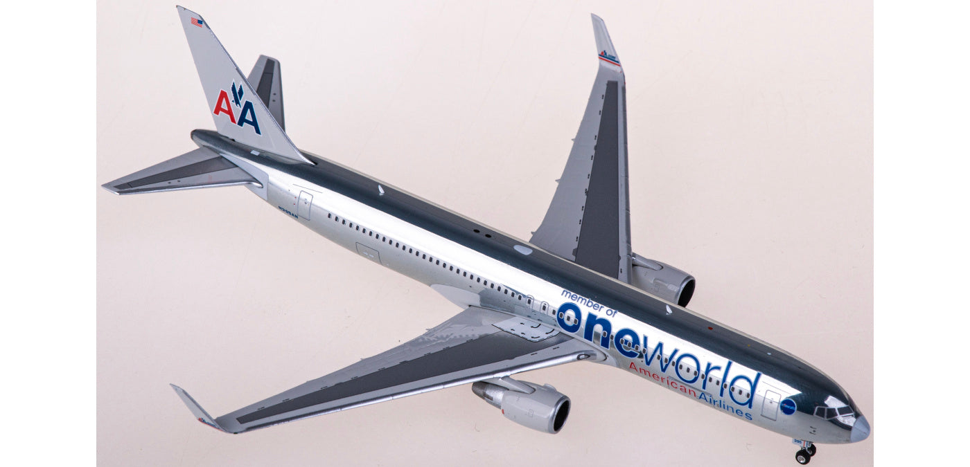 1:400 Phoenix PH04555 American Airlines Boeing 767-300ER N395AN "ONE WORLD" Aircraft Model+Free Tractor