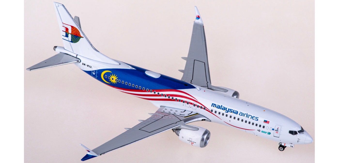 1:400 Phoenix PH11831 Malaysia Airlines Boeing 737 MAX 8 9M-MVA Aircraft Model+Free Tractor