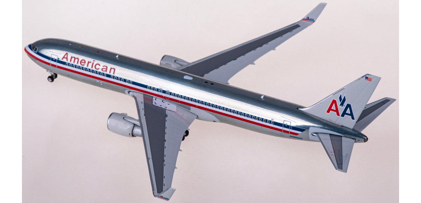 1:400 Phoenix PH04556 American Airlines Boeing 767-300ER N396AN Aircraft Model+Free Tractor