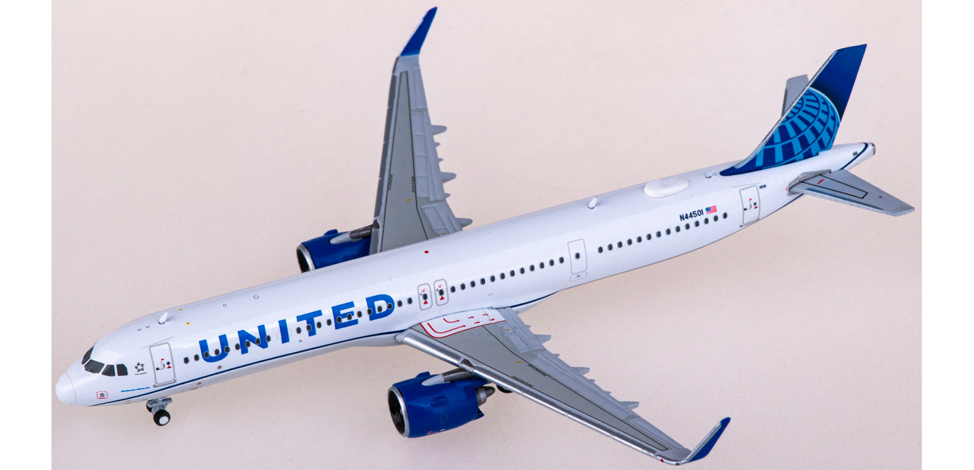 1:400 Geminijets GJUAL2245 United Airlines Airbus A321 N44501 Aircraft Model+Free Tractor
