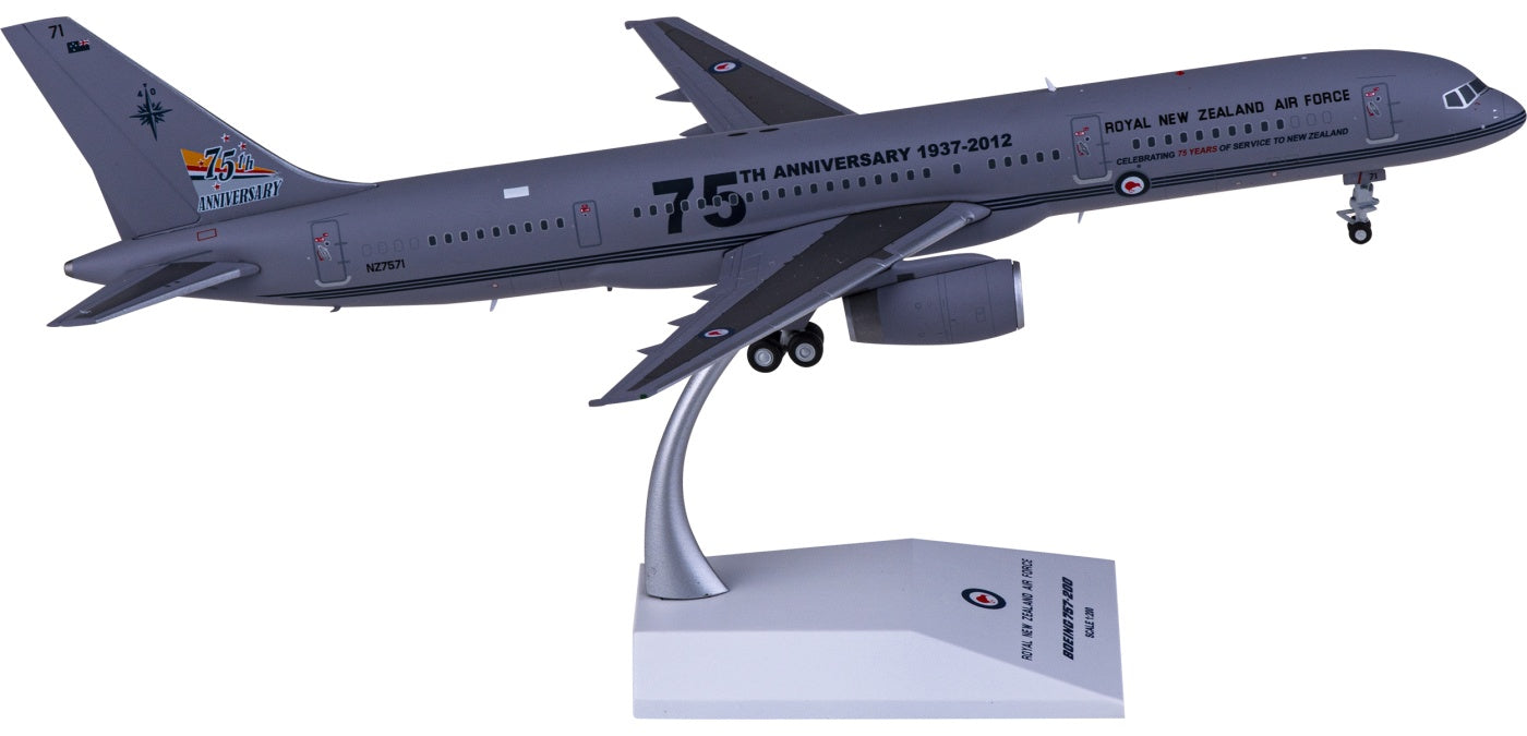 1:200 JC Wings XX20033 Royal New Zealand Air Force Boeing 757-200 NZ7571 Aircraft Model