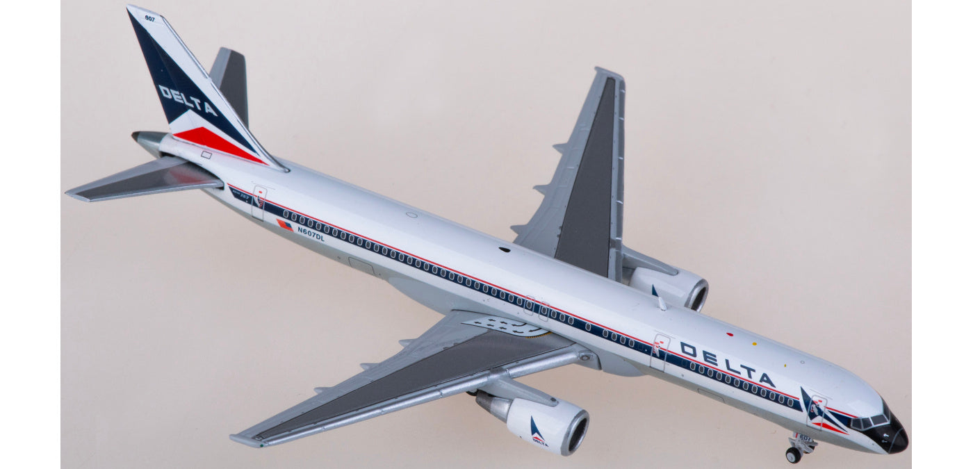 1:400 Geminijets GJDAL2235 Delta Air Lines  Boeing 757-200 N607DL Aircraft Model+Free Tractor