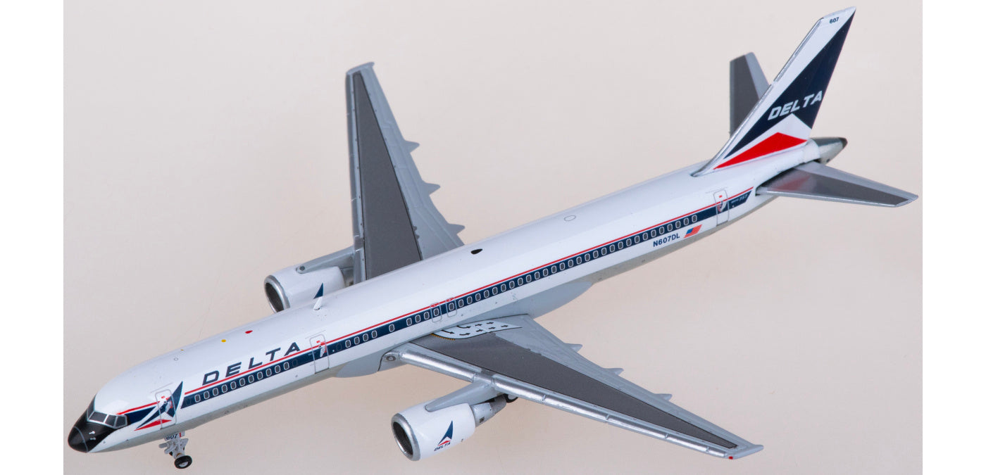 1:400 Geminijets GJDAL2235 Delta Air Lines  Boeing 757-200 N607DL Aircraft Model+Free Tractor