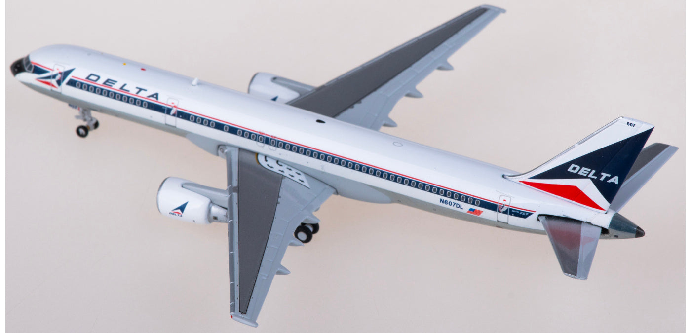 1:400 Geminijets GJDAL2235 Delta Air Lines  Boeing 757-200 N607DL Aircraft Model+Free Tractor