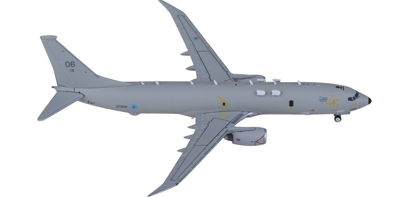 1:400 Geminijets GMRAF136 RAF Boeing P-8 Poseidon MRA1 ZP806 Aircraft Model+Free Tractor