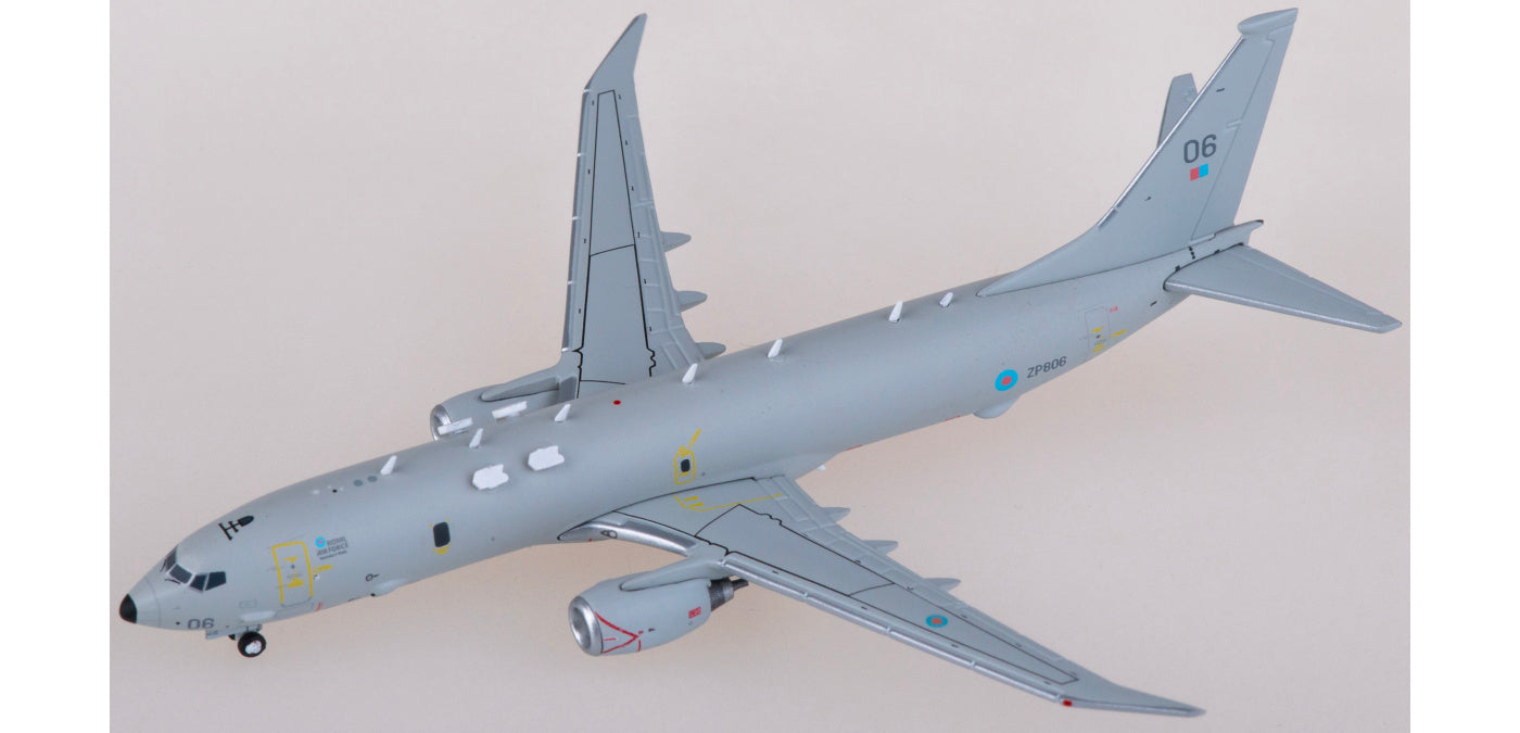 1:400 Geminijets GMRAF136 RAF Boeing P-8 Poseidon MRA1 ZP806 Aircraft Model+Free Tractor