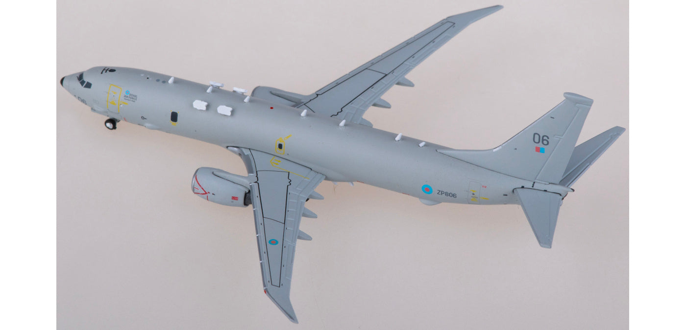 1:400 Geminijets GMRAF136 RAF Boeing P-8 Poseidon MRA1 ZP806 Aircraft Model+Free Tractor