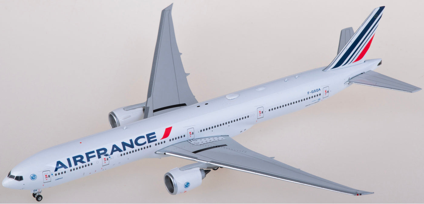 1:400 Phoenix PH11876 Air France Boeing 777-300ER F-GSQA Aircraft Model+Free Tractor